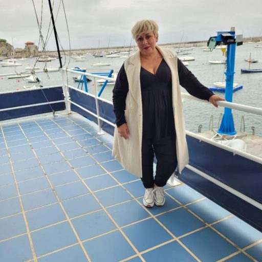 ahinoa mostrando un outfit que como asesora de imagen la hemos recomendado